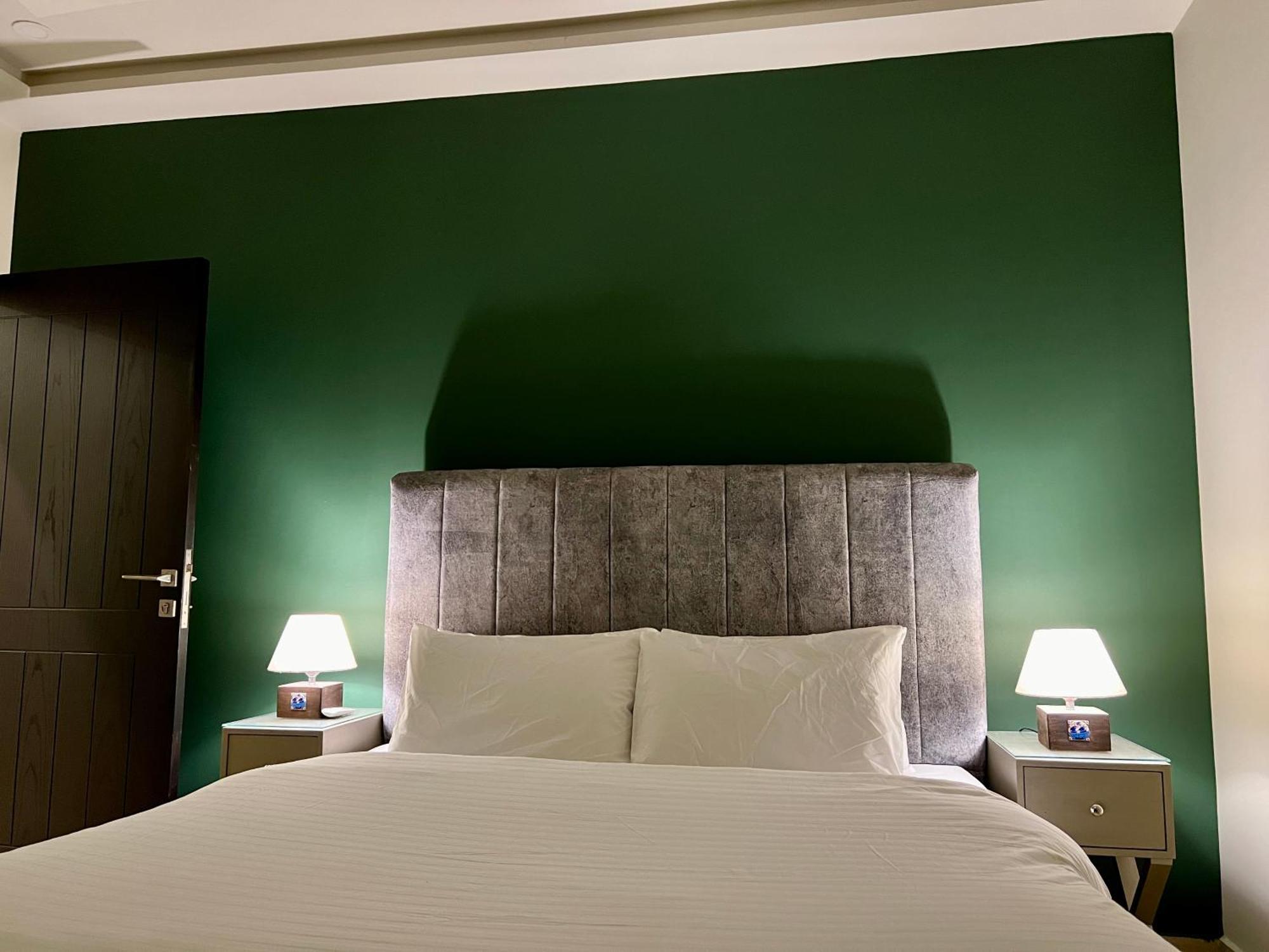 Serenity Corner 4 Bhk Islamabad Ngoại thất bức ảnh