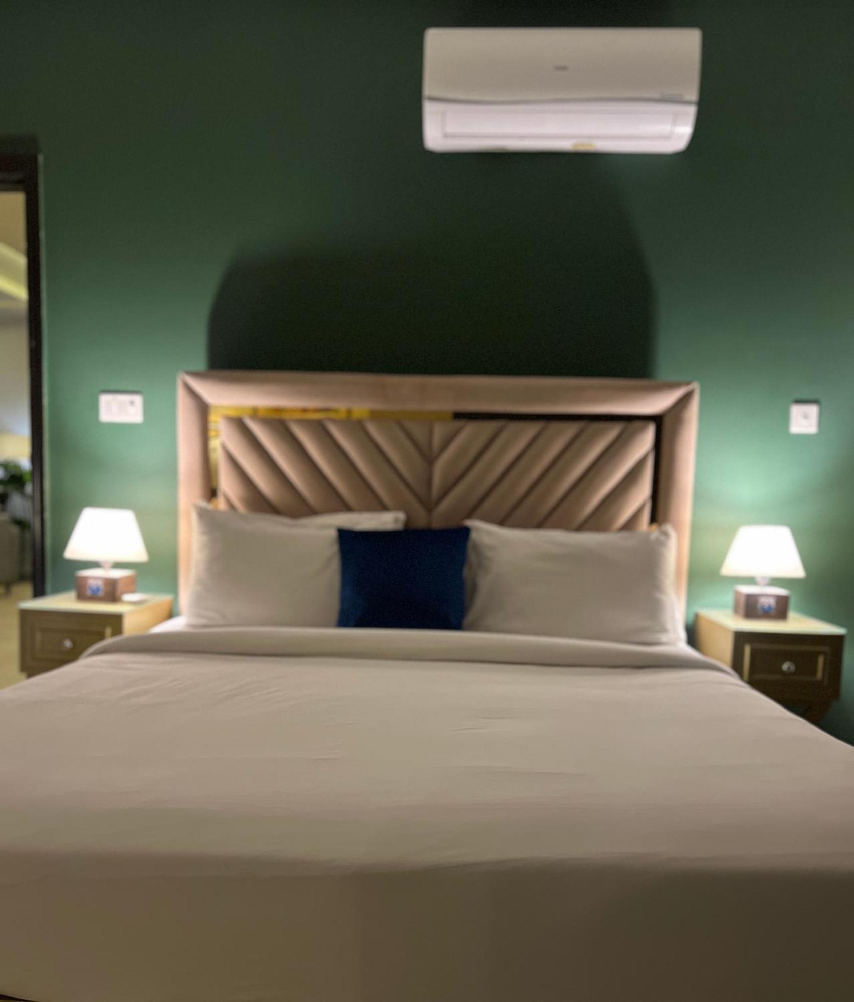 Serenity Corner 4 Bhk Islamabad Ngoại thất bức ảnh
